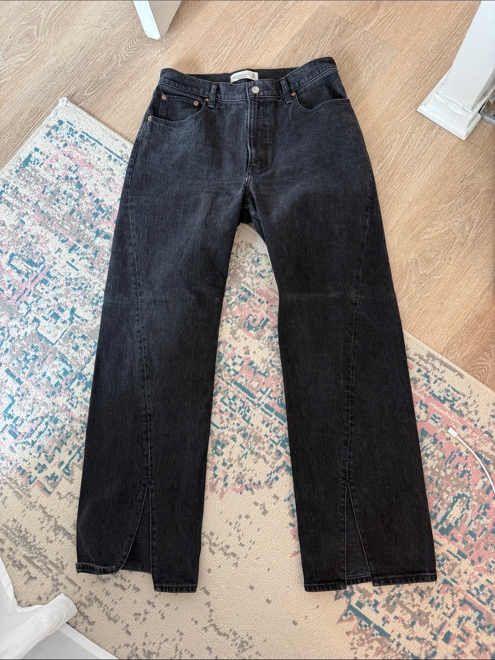 Abercrombie & Fitch women’s Relaxed Jeans with Front Slits